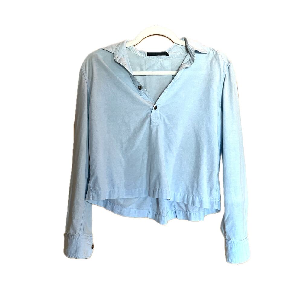 XS Jenni Kayne cropped light blue chambray blouse button back